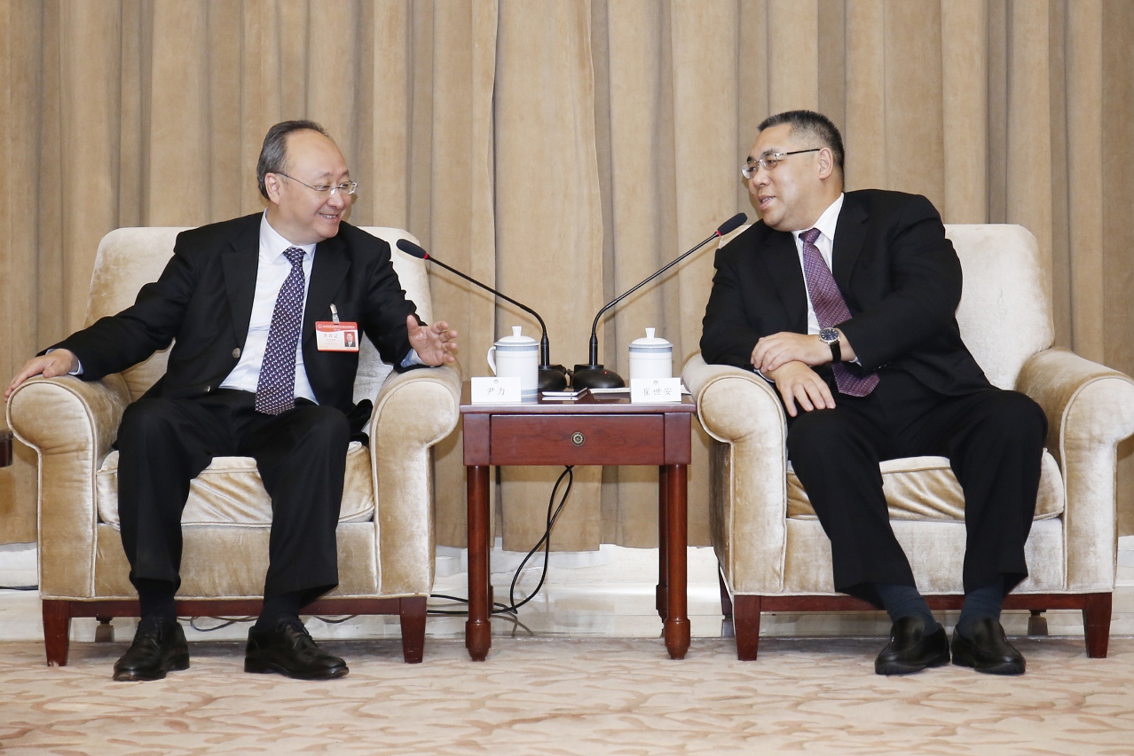 Chefe do Executivo, Chui Sai On, que se encontra na cidade de Nanchang, província de Jiangxi, tem encontro com o governador da província de Sichuan, Yin Li, no âmbito da Reunião Conjunta dos Dirigentes Executivos da Região Pan-Delta do Rio das Pérolas 2016.