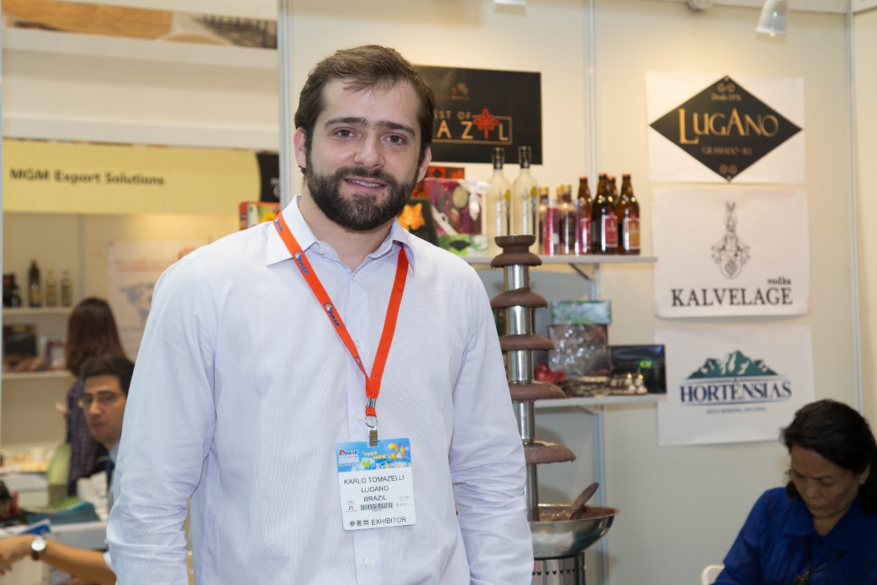 Mr. Karlo G. Tomazelli, person-in-charge of LUGANO, one of the exhibitors in the “Portuguese-speaking Countries Products and Services Exhibition”.