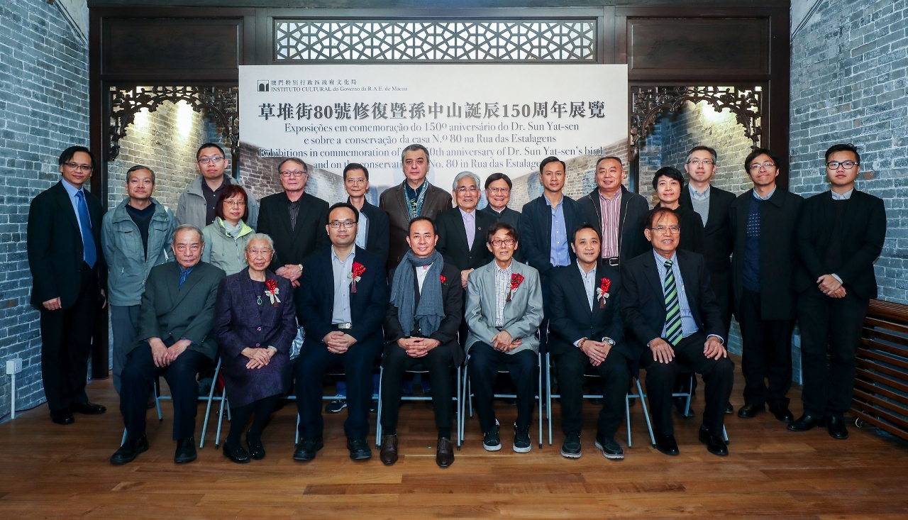 Group photo of the guests