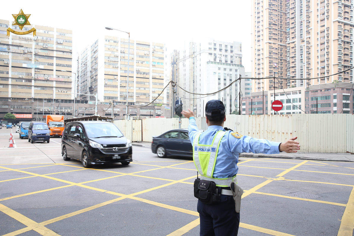 交通警員全力維持交通秩序