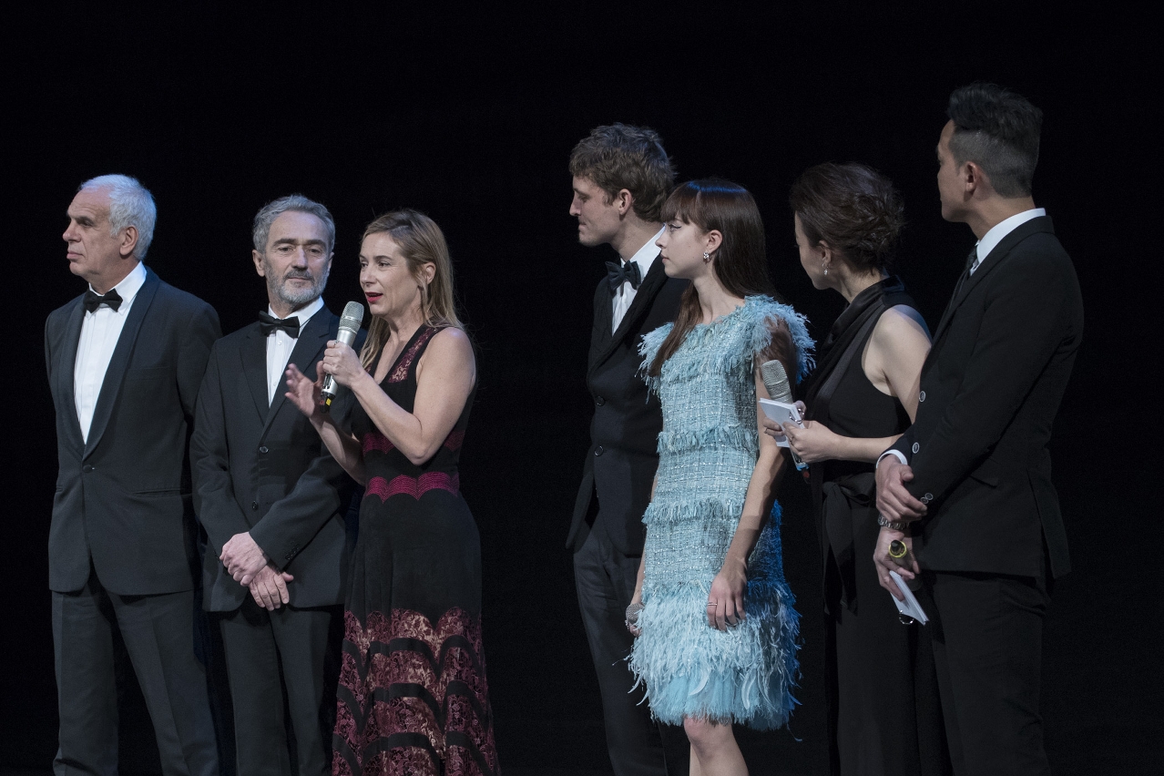Realizadores e actores do filme de abertura “Polina, danser sa vie” com convidados e público antes da exibição do filme