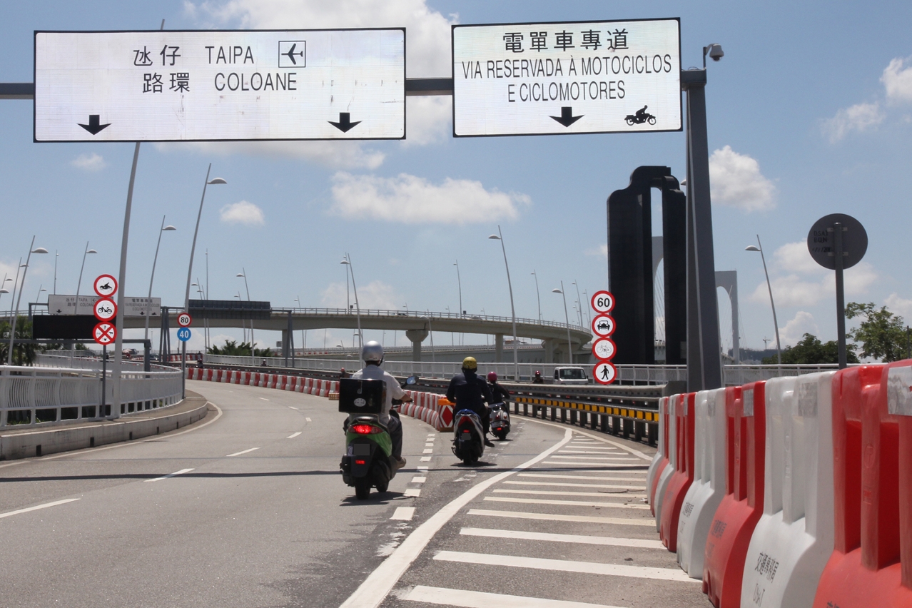 Transformação em permanente a via especial para ciclomotores e motociclos na Ponte de Sai Van em meados deste mês