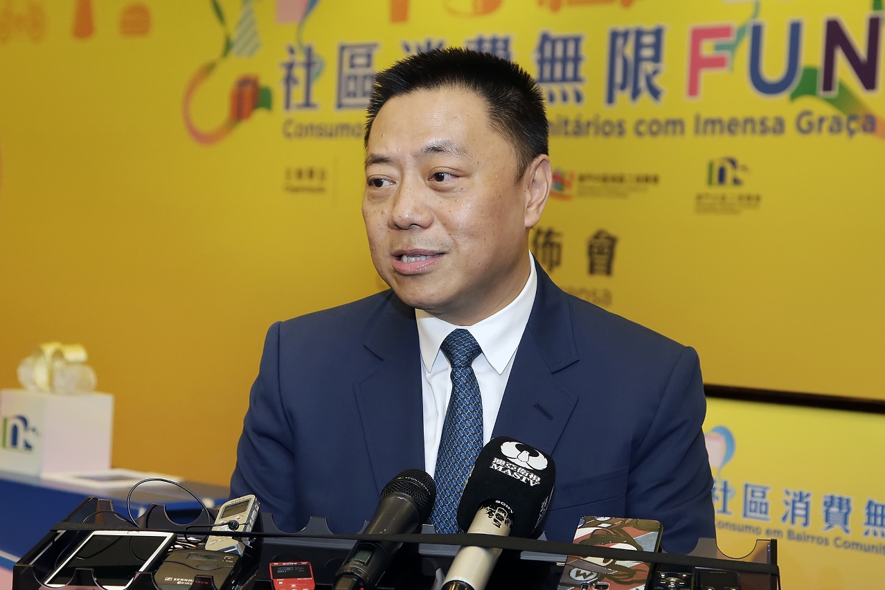 經濟財政司司長梁維特接受傳媒訪問