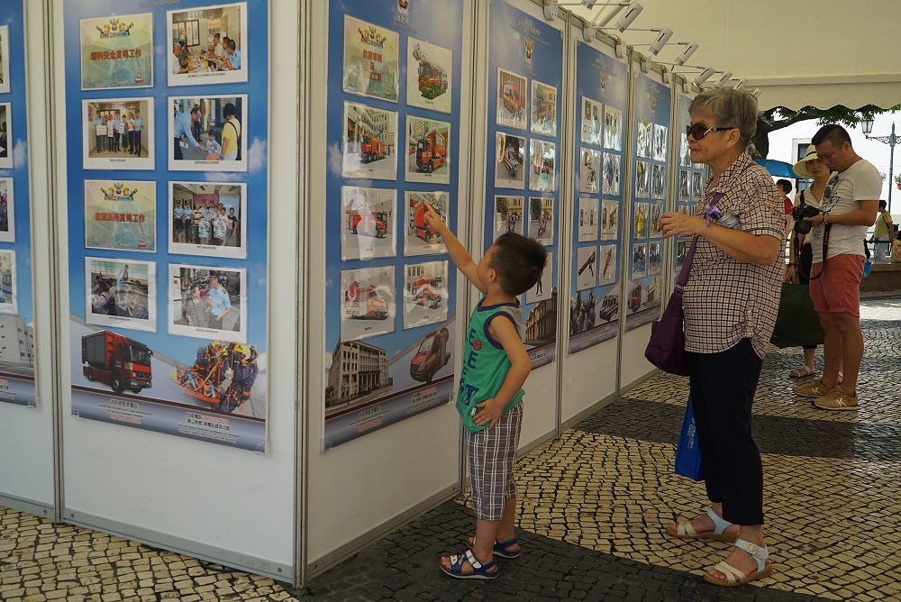 Corpo de Bombeiros realiza exposição de fotografias para ampliar a sua divulgação na comunidade