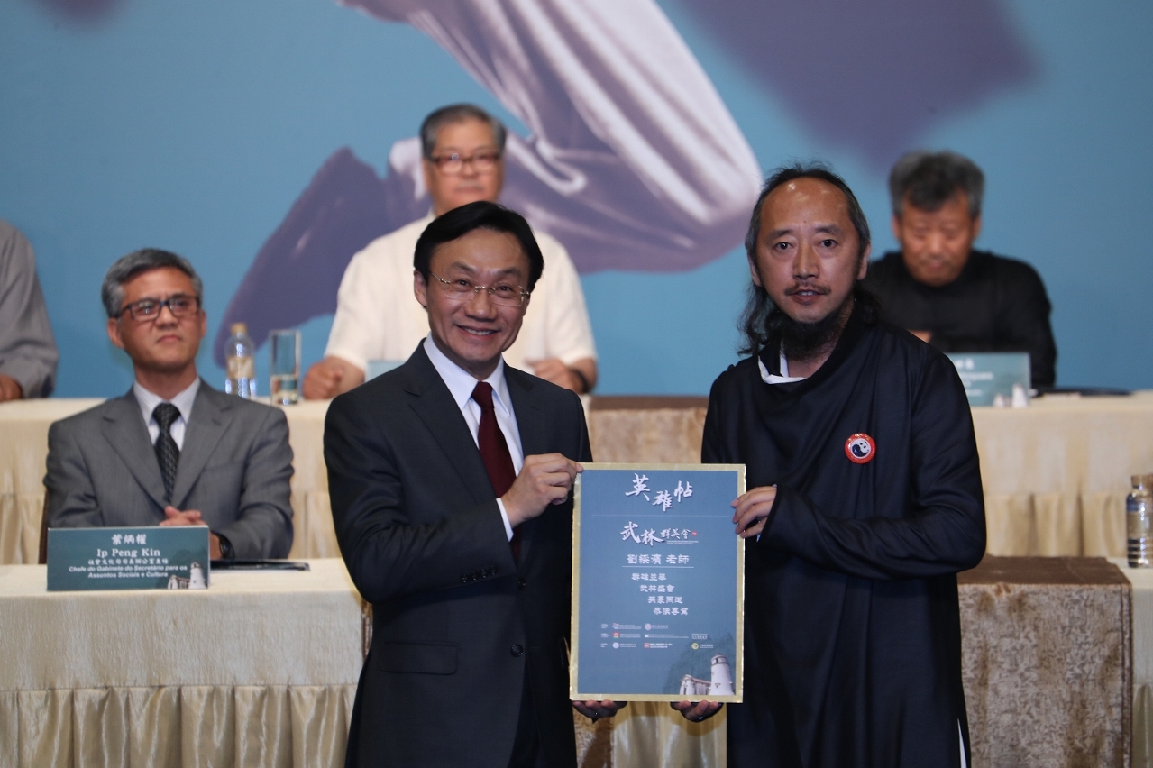 譚俊榮司長致送活動邀請函予劉綏賓老師