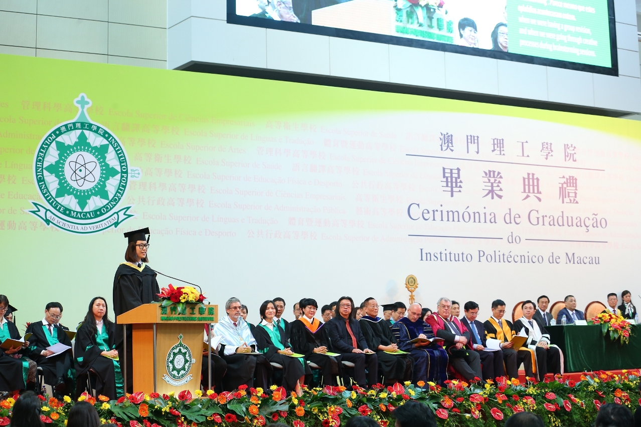 O representante dos alunos graduados do IPM discursando na Cerimónia