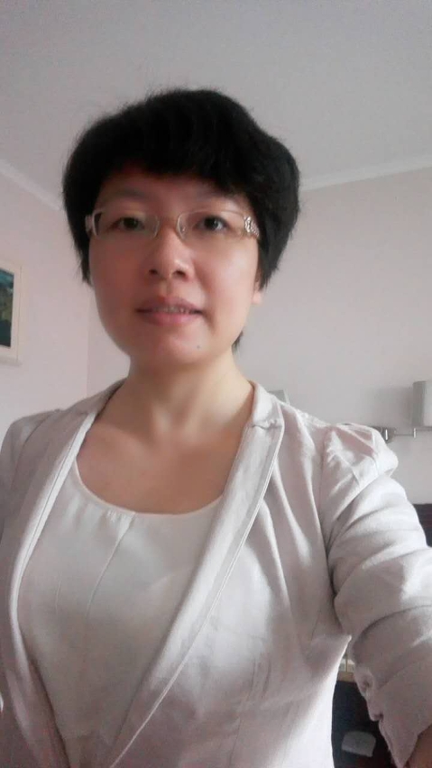 O Membro da Comissão para o Desenvolvimento e Reforma da Província de Hainan e cumulativamente Vice-Directora dos Serviços de Economia Regional e de Conservação de Recursos e Protecção Ambiental de Hainan, Si Fengping