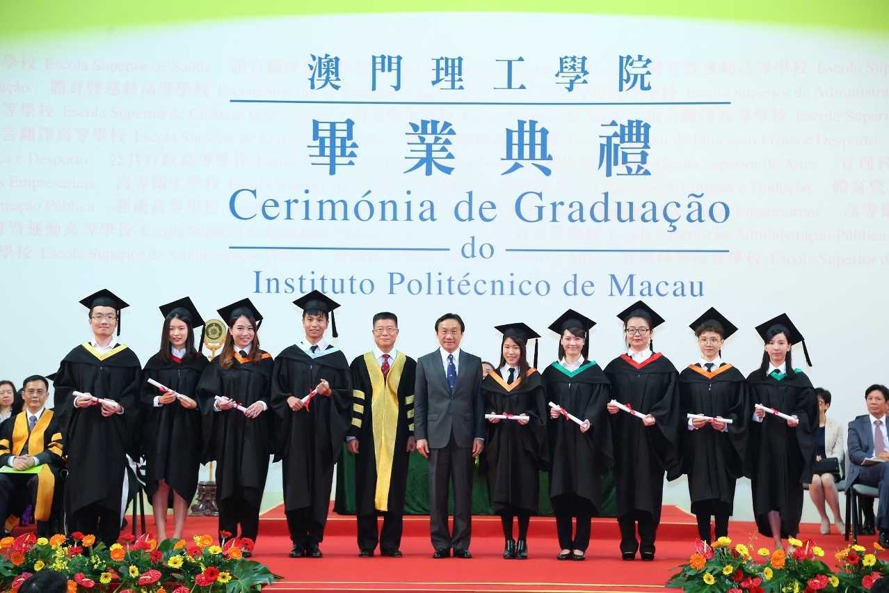 The Secretary of Social Affairs and Culture conferring Degrees on graduates achieving ‘Second-Class Honors