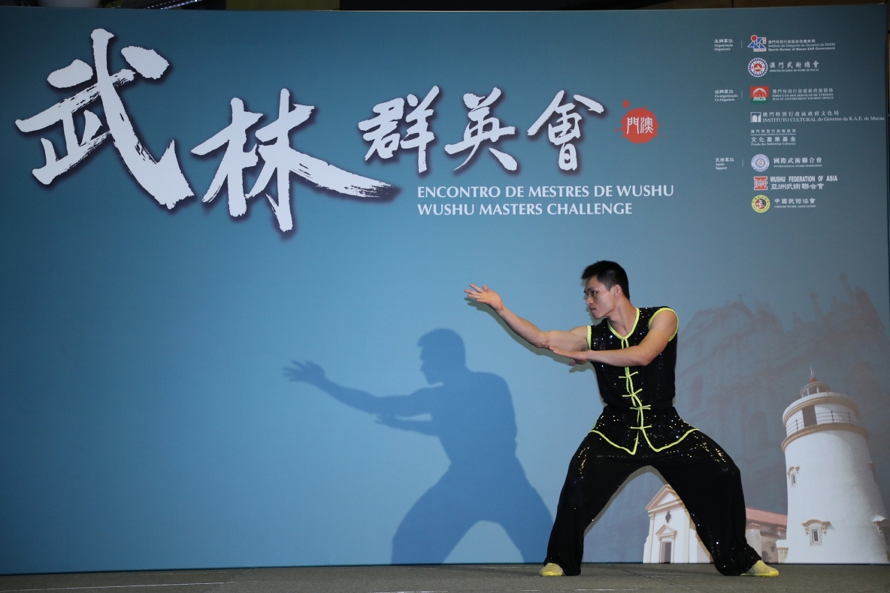 Demonstraçao do Campenato Mundial de Wushu Huang Junhua