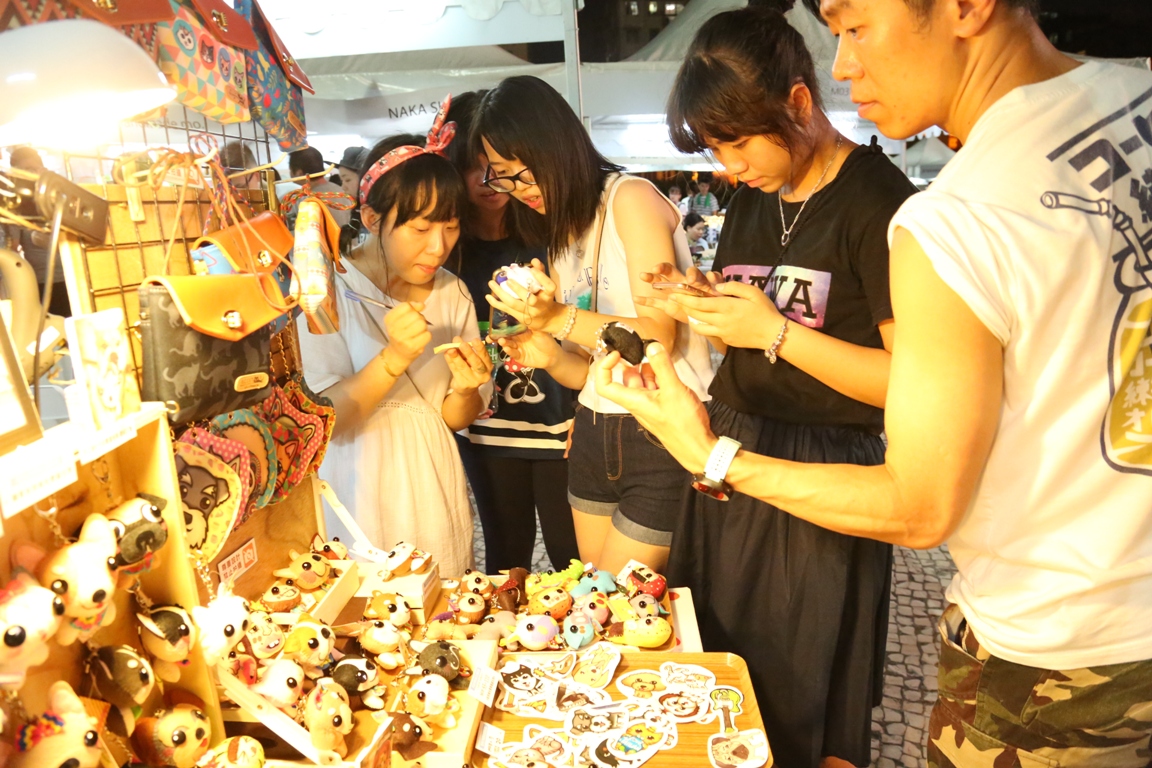The “Art Fair @5 Outubro Street” and the “Nam Van Plaza Craft Market” will be held concurrently this weekend.