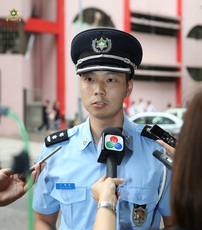 治安警察局交通廳甘嘉傑副警司接受傳媒訪問