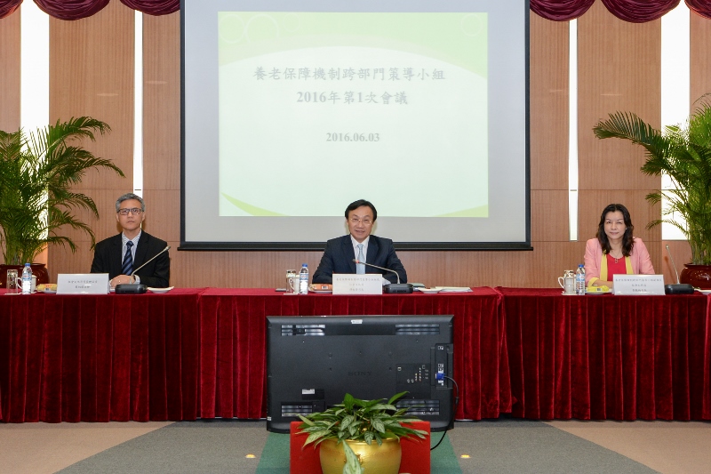 社會文化司司長出席《2016-2025長者服務十年行動計劃》策導小組首次會議