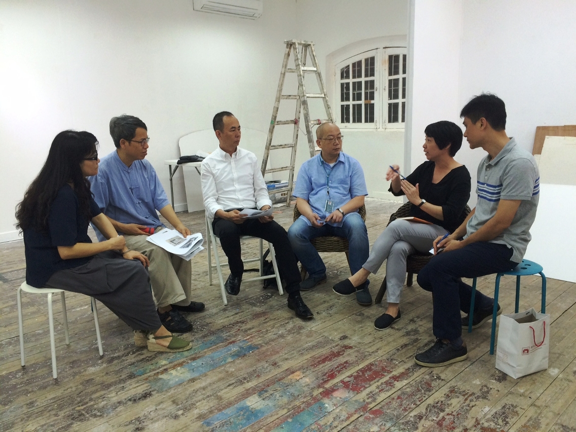 Ung Vai Meng mantém uma reunião com o gestor do Armazém do Boi para elaborar as medidas de protecção do património na época de chuvas