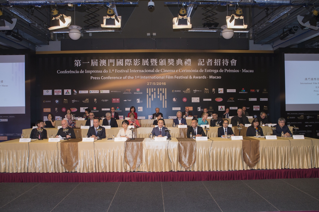 Secretary Tam and the IFFAM Organizing Committee with other guests