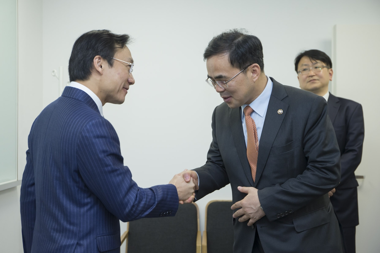Members of Macao and Korean trade discuss business opportunities
