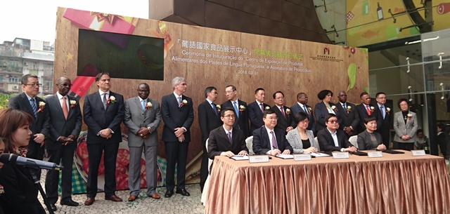 貿促局與企業及商會簽訂協議