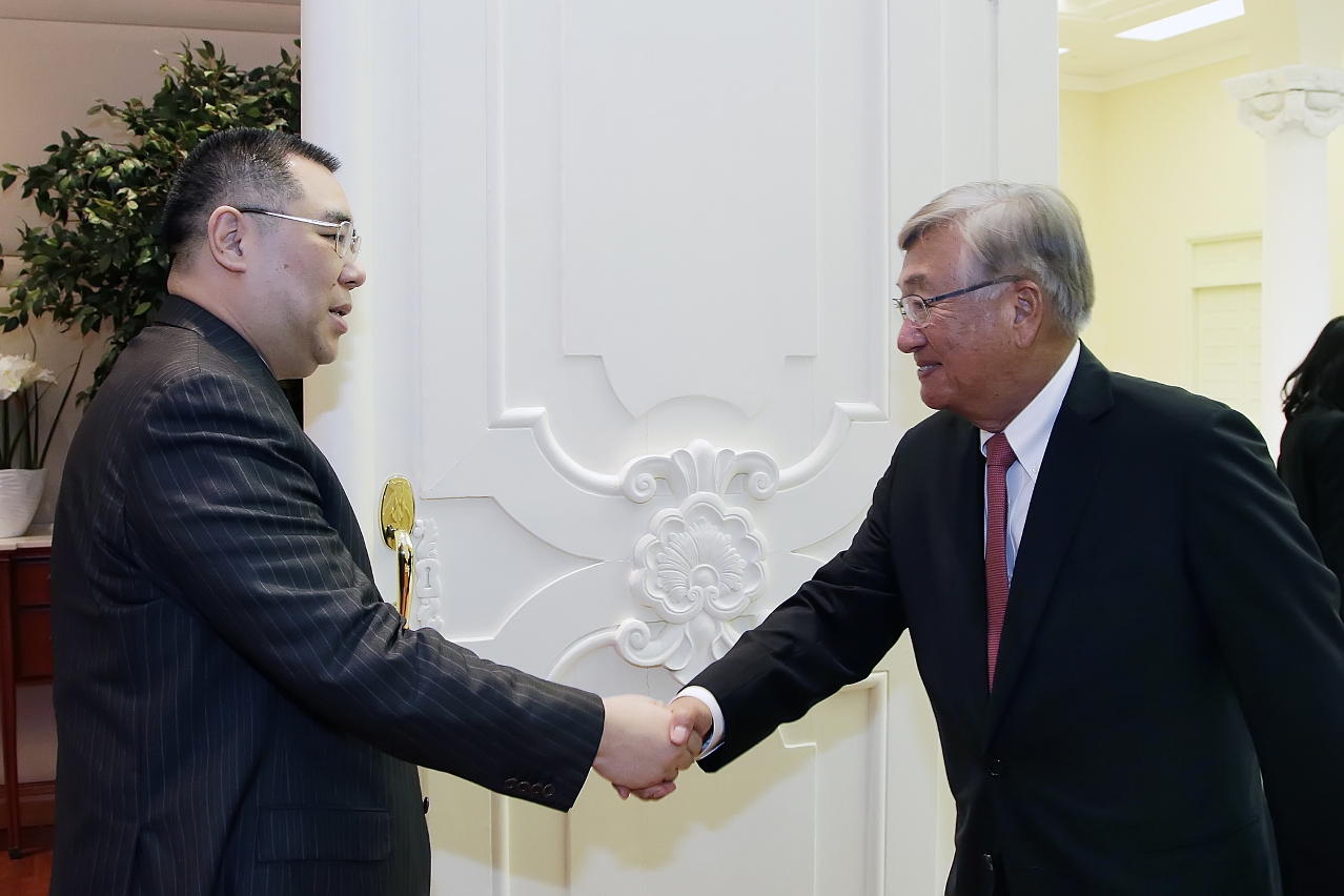 Chefe do Executivo, Chui Sai On, tem encontro com director regional da Organização Mundial de Saúde para o Pacífico Ocidental, Shin Young-soo
