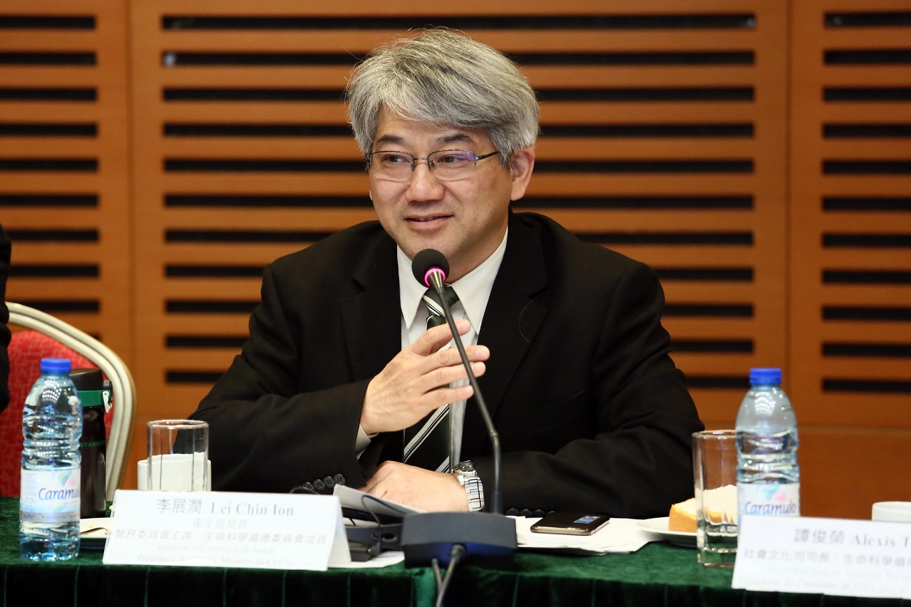 Director dos Serviços de Saúde, Dr. Lei Chin Ion discursa na palestra
