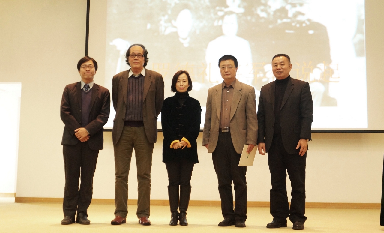 出席嘉賓與講者合照，左起文化局澳門博物館館長呂志鵬、澳門理工學院榮休教授李長森、文化局文博廳廳長李麗嬌、澳門大學澳門研究中心學術總監林廣志、暨南大學歷史地理研究中心副主任吳宏岐。