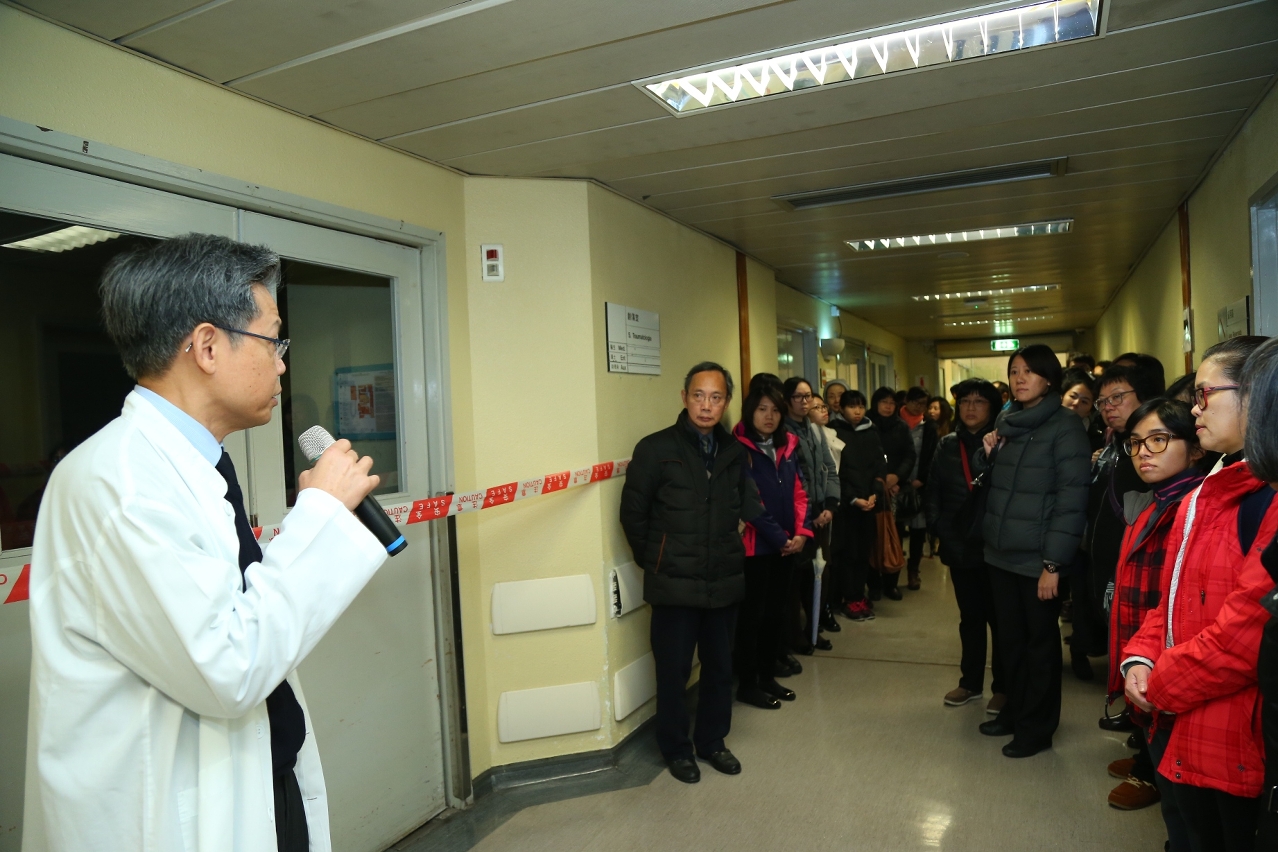 Director do Centro Hospitalar Conde de São Januário, Dr. Kuok Cheong U, apresentou as instalações de prevenção e controlo de doenças transmissíveis no Centro Hospitalar Conde de São Januário