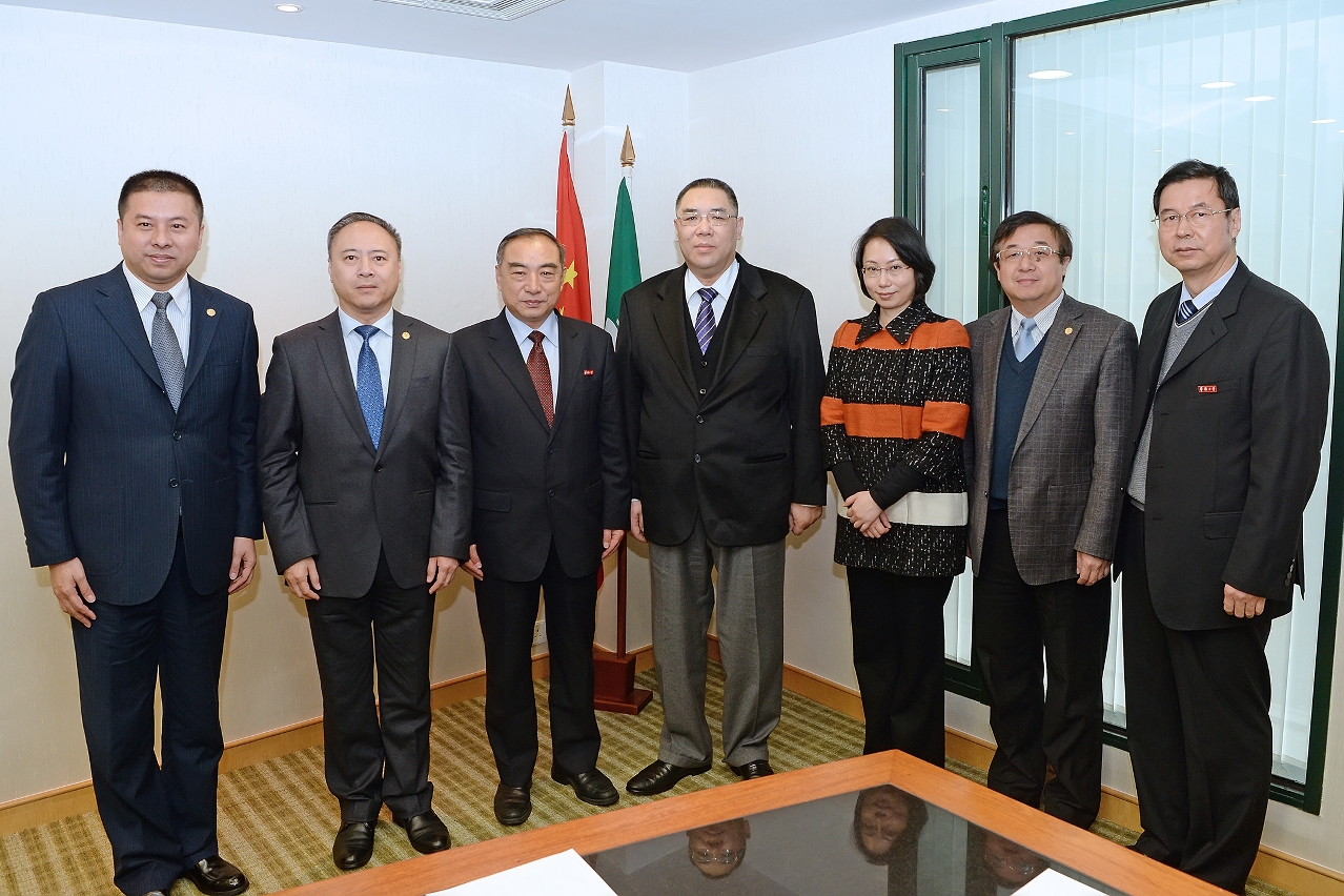 Chefe do Executivo tem encontro com reitor da Universidade de Huaqiao