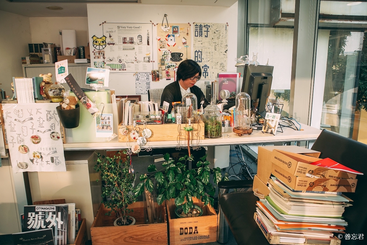 “圖書館生活攝影展”— 文化局公共圖書館管理廳廳長鄧美蓮（攝影：善忘君）