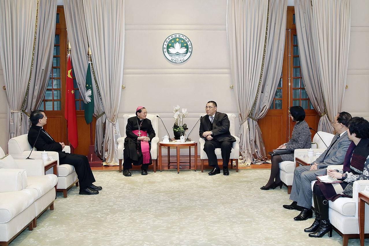 Chefe do Executivo, Chui Sai On, tem encontro com o Bispo da Diocese de Macau, Dom José Lai, e o sucessor deste, Dom Stephen Lee