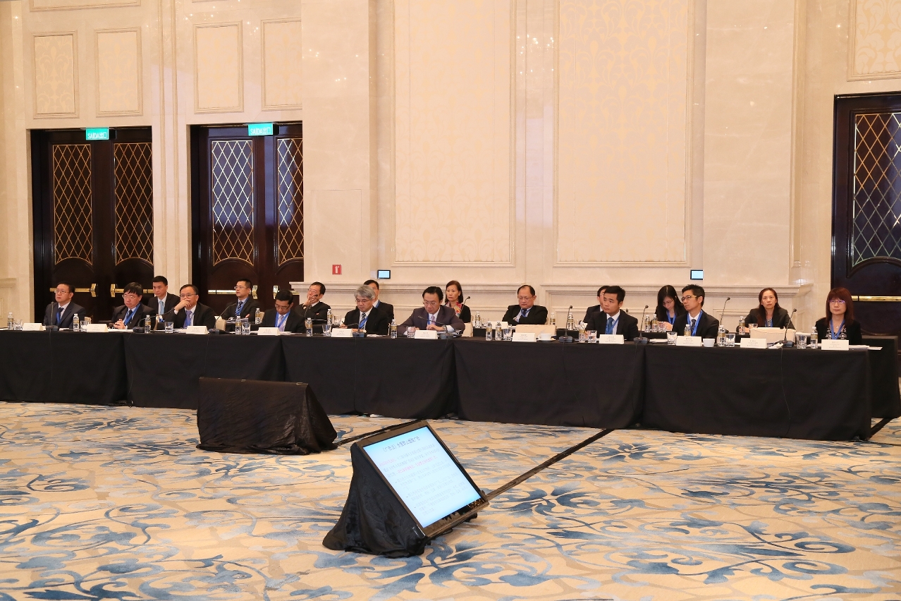 o Secretário para os Assuntos Sociais e Cultura, Dr. Alexis Tam, chefiou a delegação de Macau para participar na Conferência Conjunta da Cúpula da Administração de Saúde das três regiões