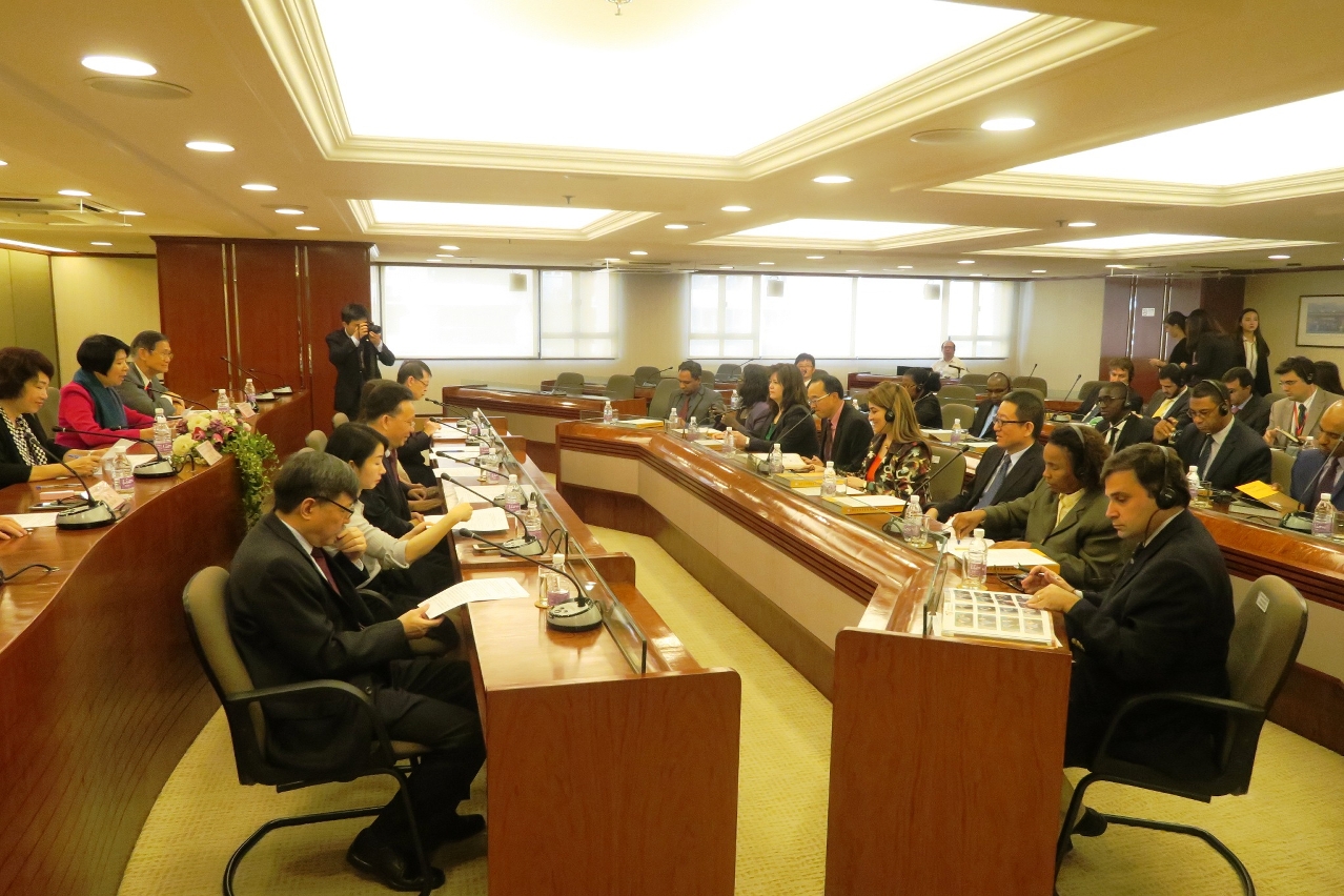 Intercâmbio com os dirigentes da Associação Comercial de Macau