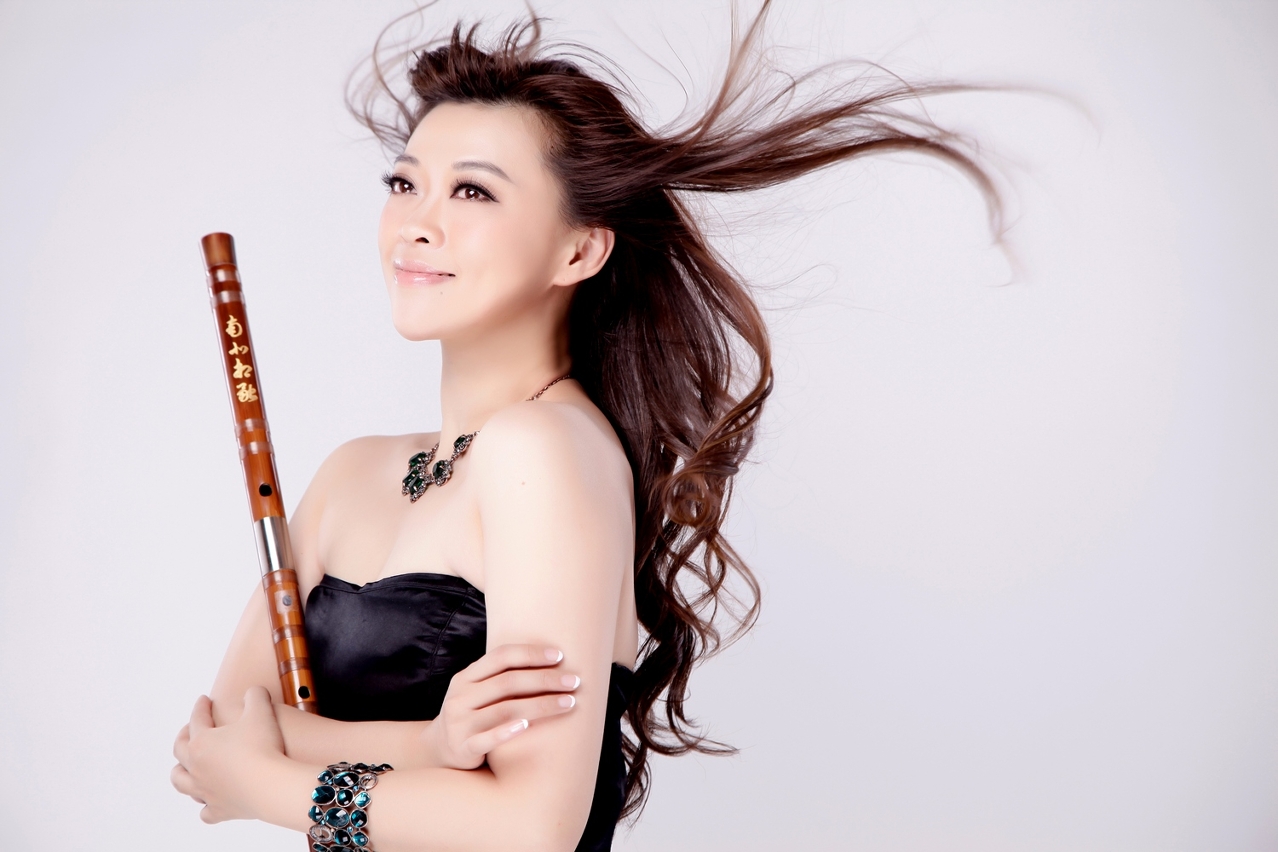Tang Junjiao, a famosa intérprete de dizi chinesa.