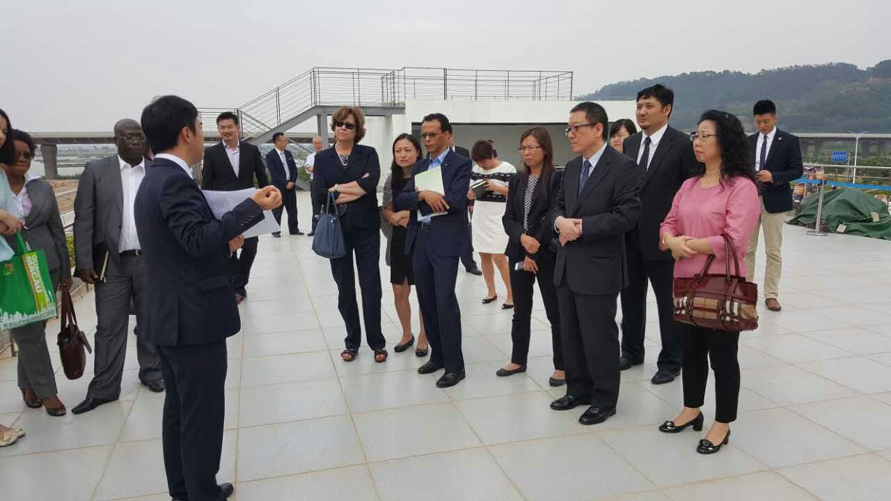 中葡論壇代表團與粵澳合作中醫藥科技產業園主管代表合影