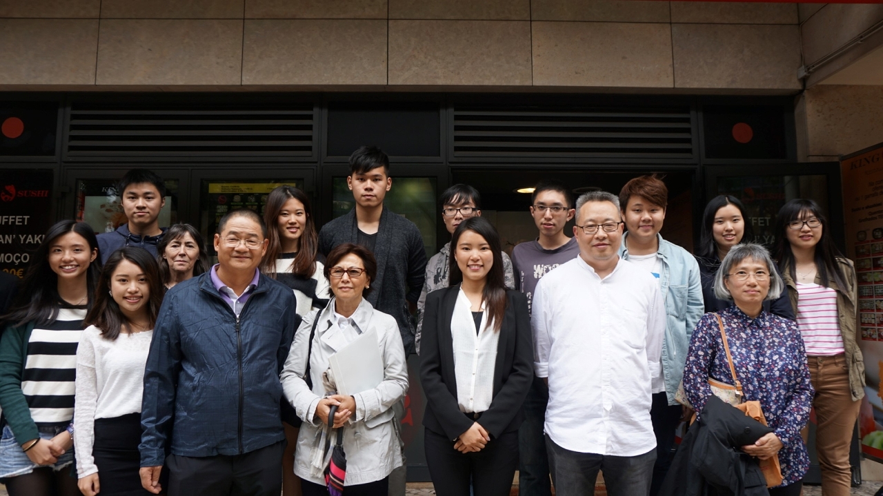 澳門基金會人員與在葡學生會代表及老師合影