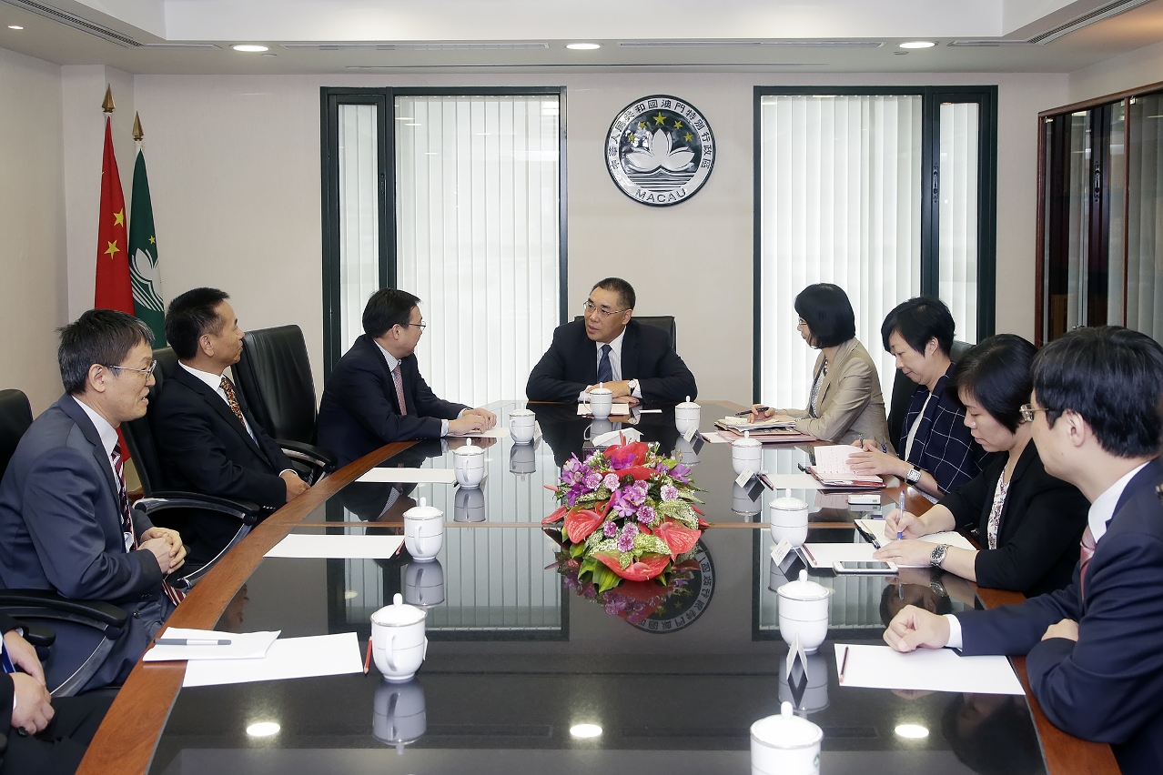 Chefe do Executivo tem encontro com administrador e presidente do Banco da China