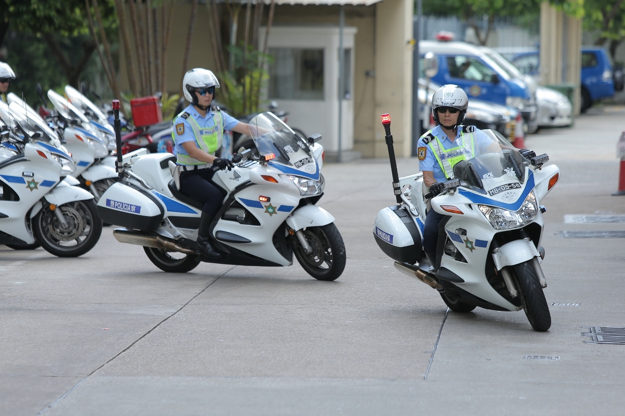 9.治安警察局交通廳警員外出巡邏