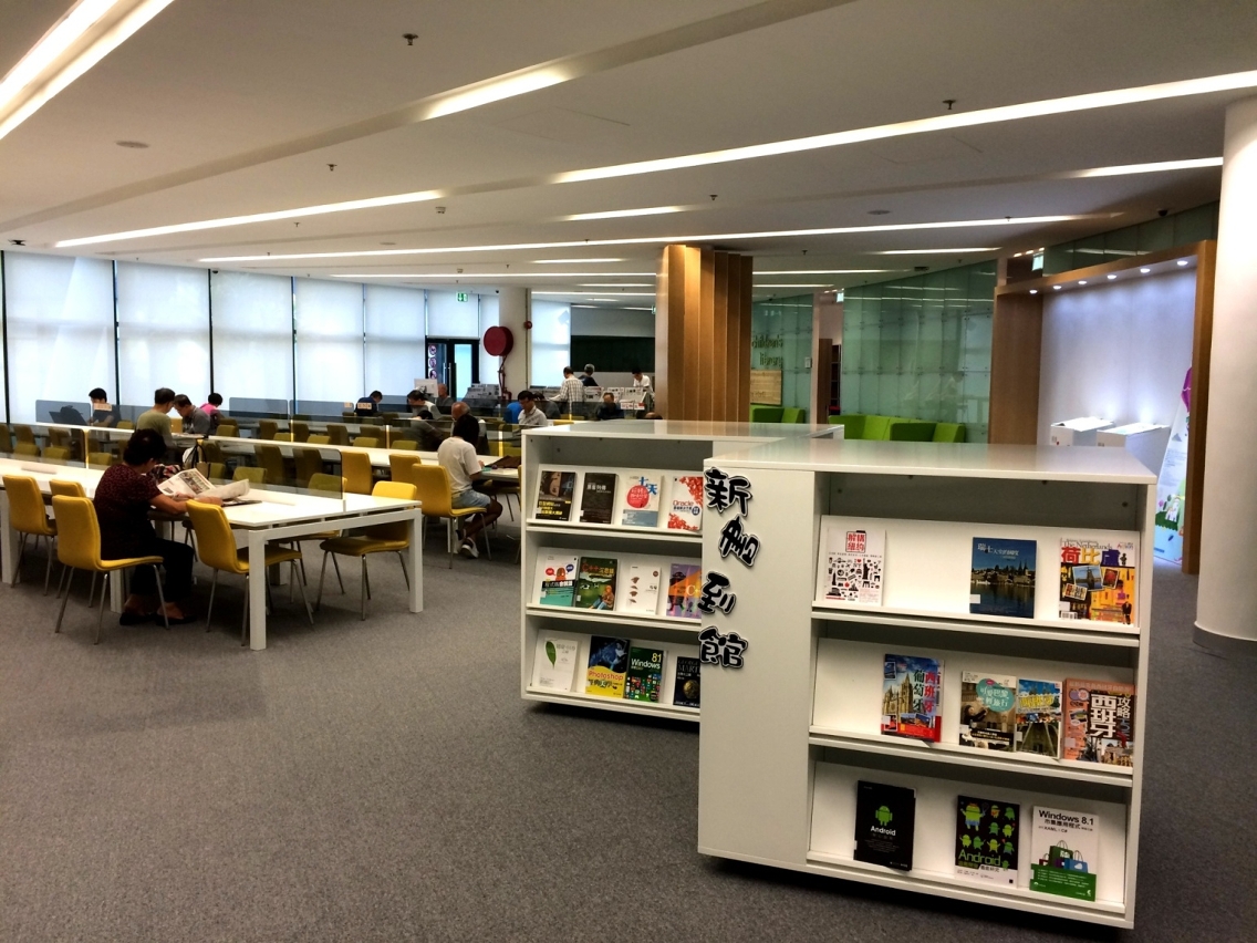 Áreas de leitura da Biblioteca da Taipa