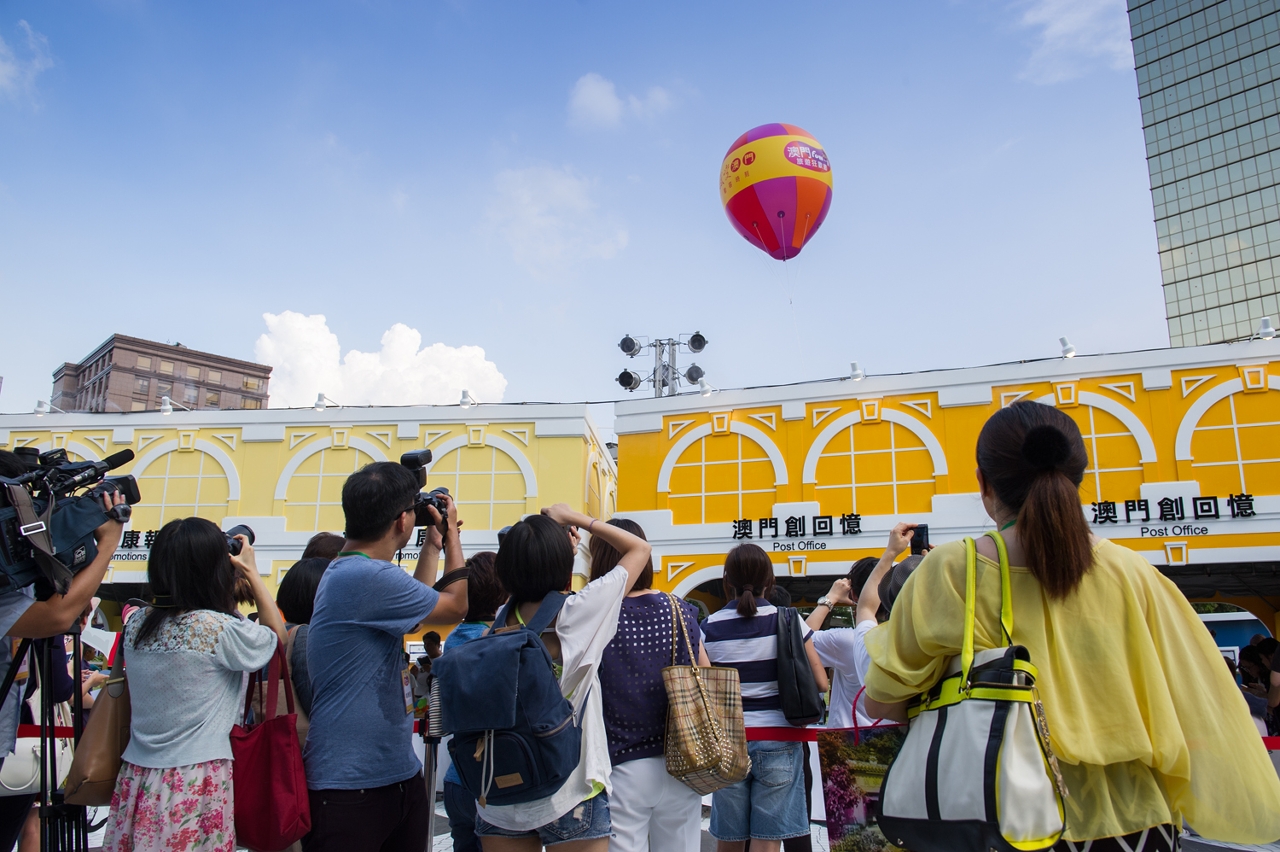 Lively ambience fills the Carnival