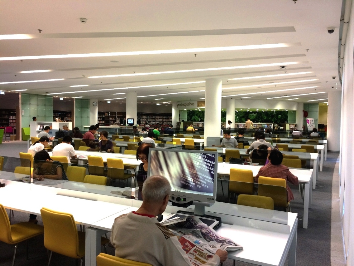 Áreas de leitura da Biblioteca da Taipa