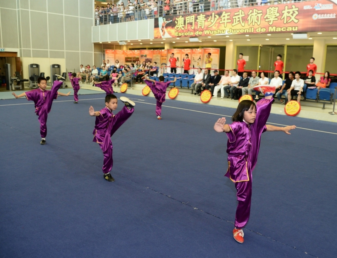 青少年武術學校學員基本功展示