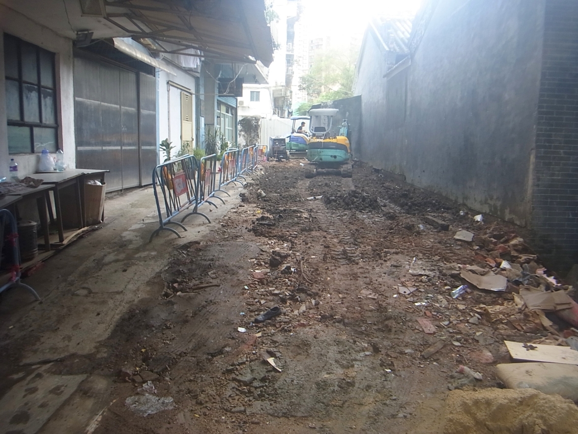 介乎美副將大馬路及生蔗里之間的觀音堂街正進行道路平整