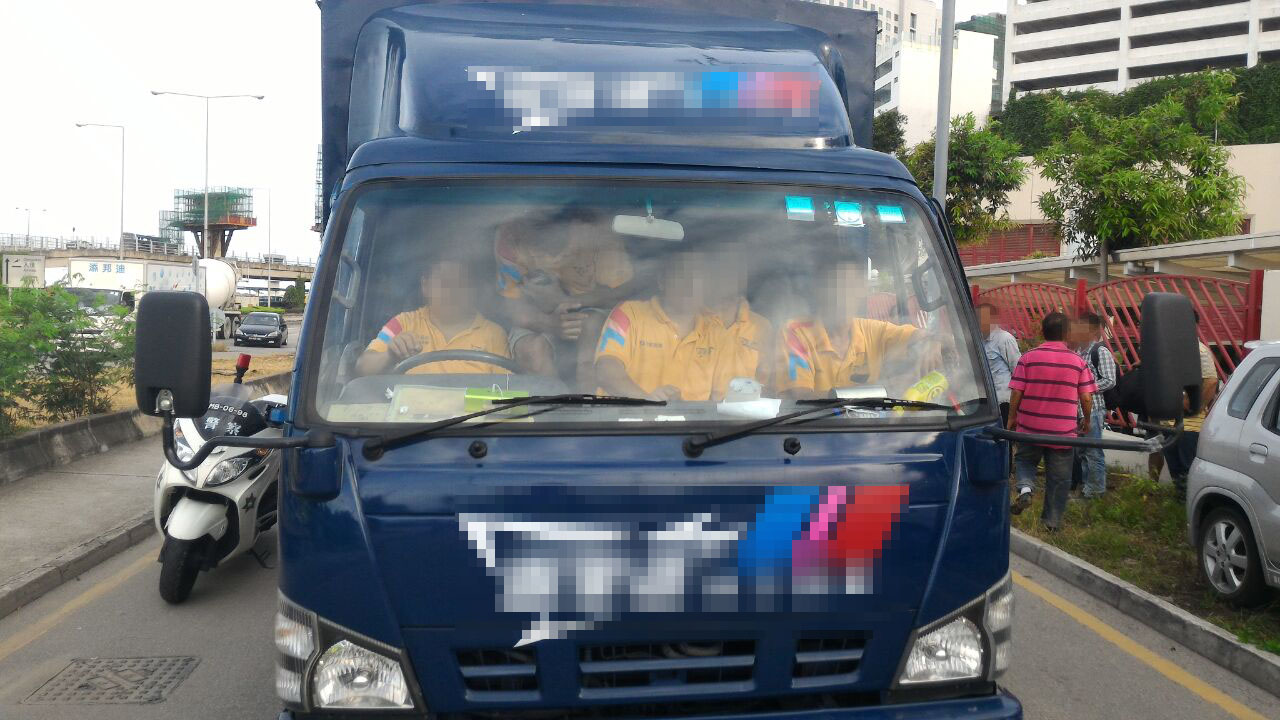 治安警檢控超載（載客）車輛