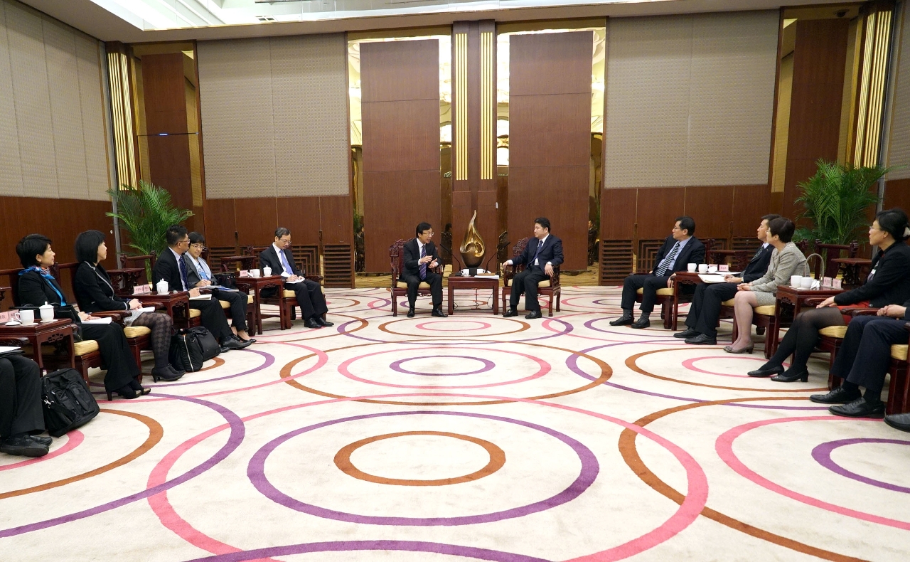 O Secretário para os Assuntos Sociais e Cultura, Doutor Alexis Tam visitou a  Administração Nacional de Turismo da China