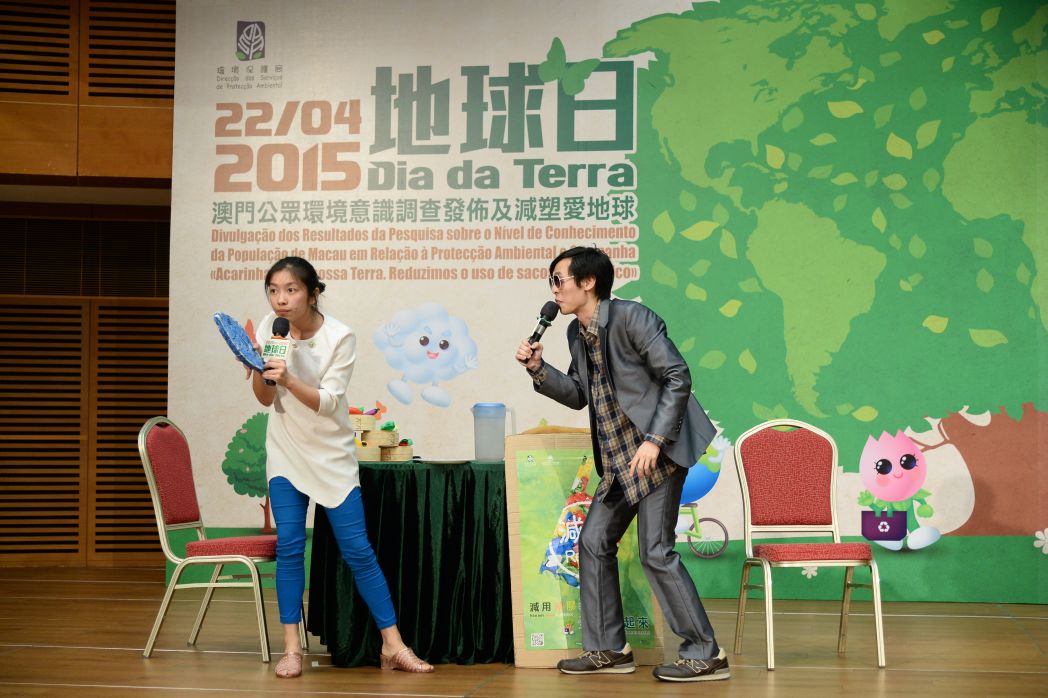 Realização da peça de teatro com a mensagem ambiental “Reduzir o plástico, valorizar os alimentos, cuidar da Terra”.