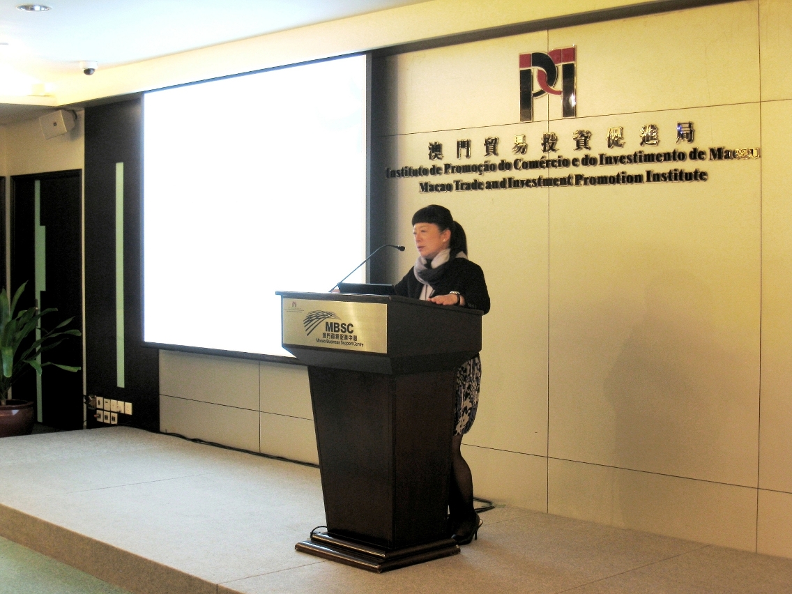 Mrs. Irene Va Kuan Lau, Executive Director of IPIM, speaking at the Workshop