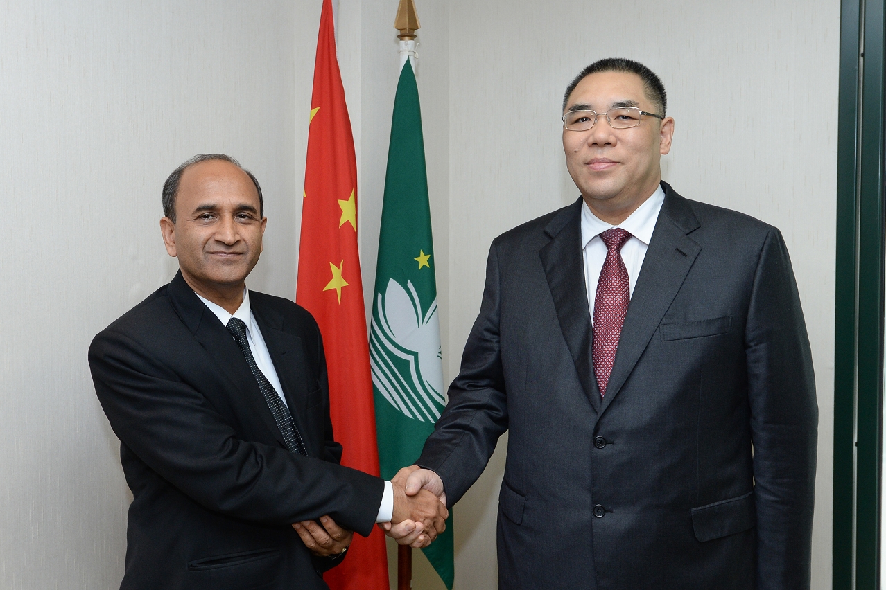 Chefe do Executivo, Chui Sai On, recebe em audiência o cônsul-geral do Nepal acreditado em Hong Kong e Macau, Mahesh Prasad Dahal