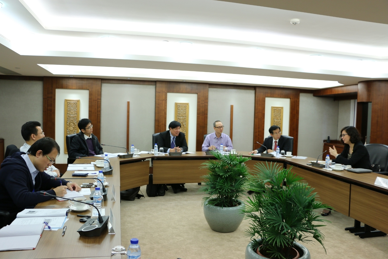 鼓勵人才回澳專責小組總結“回歸15周年人才回澳考察”情況，並商討跟進工作。