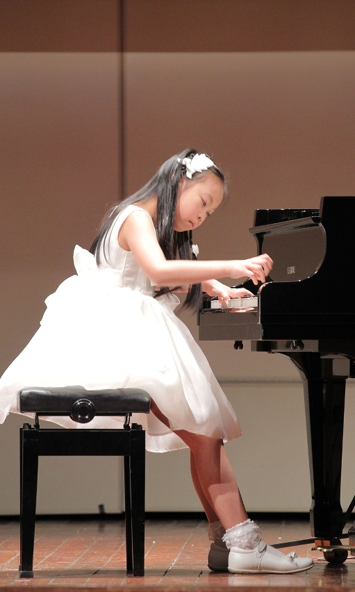 “Concurso para Jovens Músicos de Macau” contribui para elevar o nível de interpretação musical dos participantes.