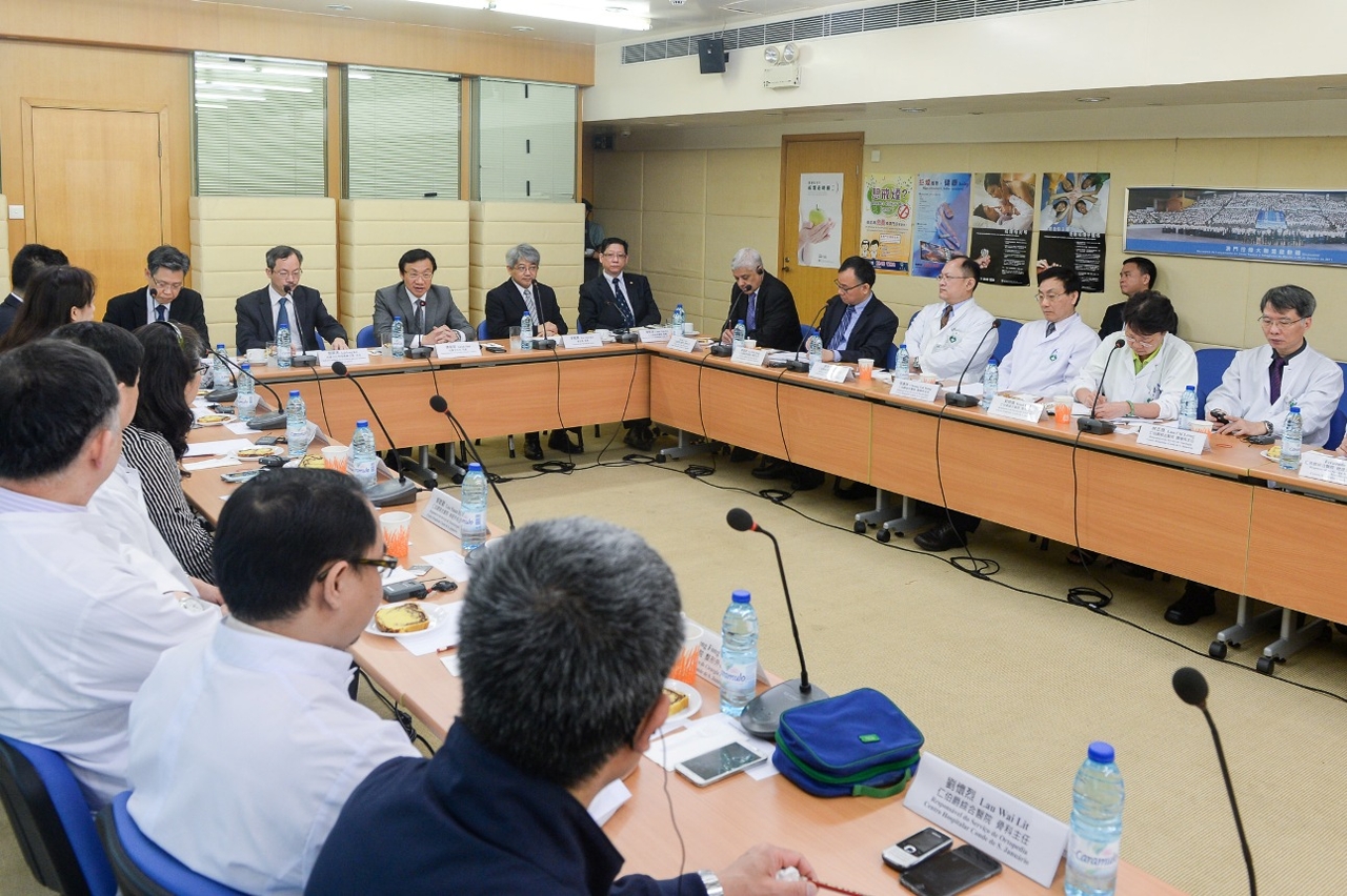 Encontro do Secretário para os Assuntos Sociais e Cultura, Doutor Alexis Tam, com os chefes de departamento do CHCSJ.