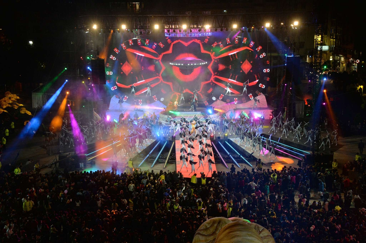 慶祝澳門回歸祖國十五周年《澳門拉丁城區幻彩大巡遊》