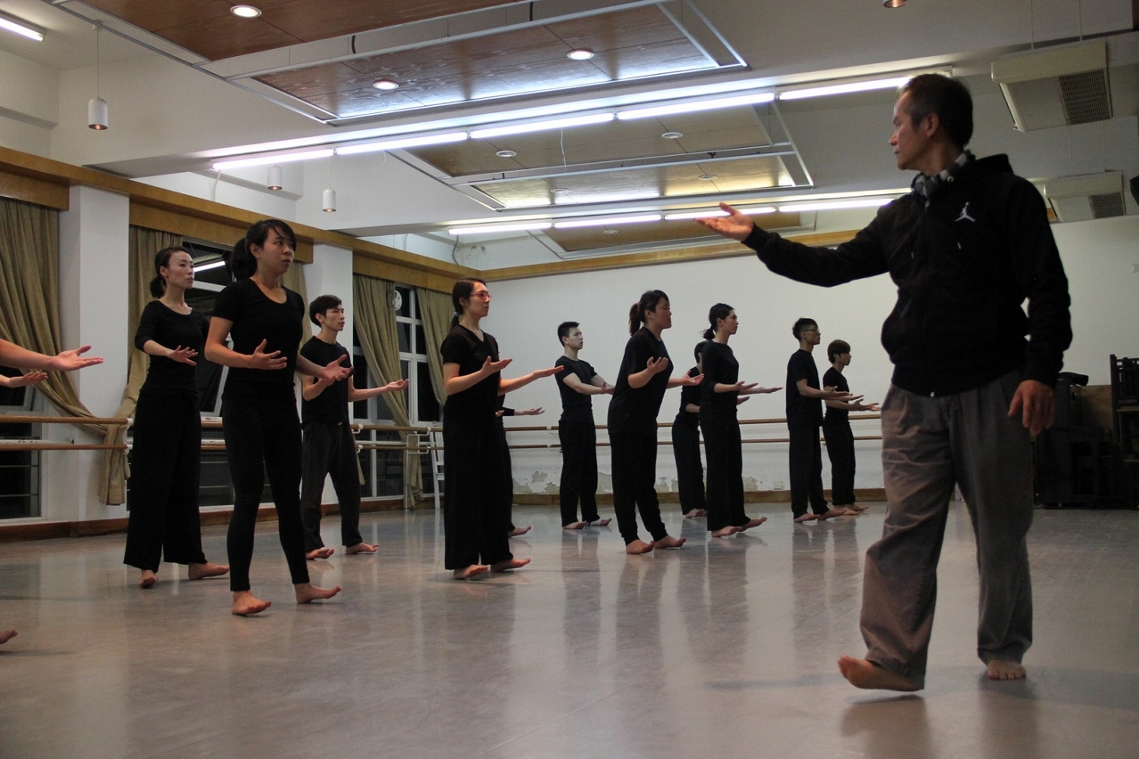 由文化局澳門演藝學院戲劇學校舉辦之“鄧樹榮形體劇場工作坊”於日前（一月八日）開課