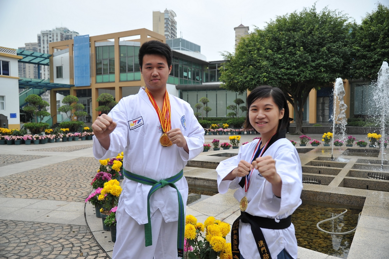 旅遊學院學生黃莉莉(右)及任建偉(左)於澳門及香港之跆拳道賽事取得佳績